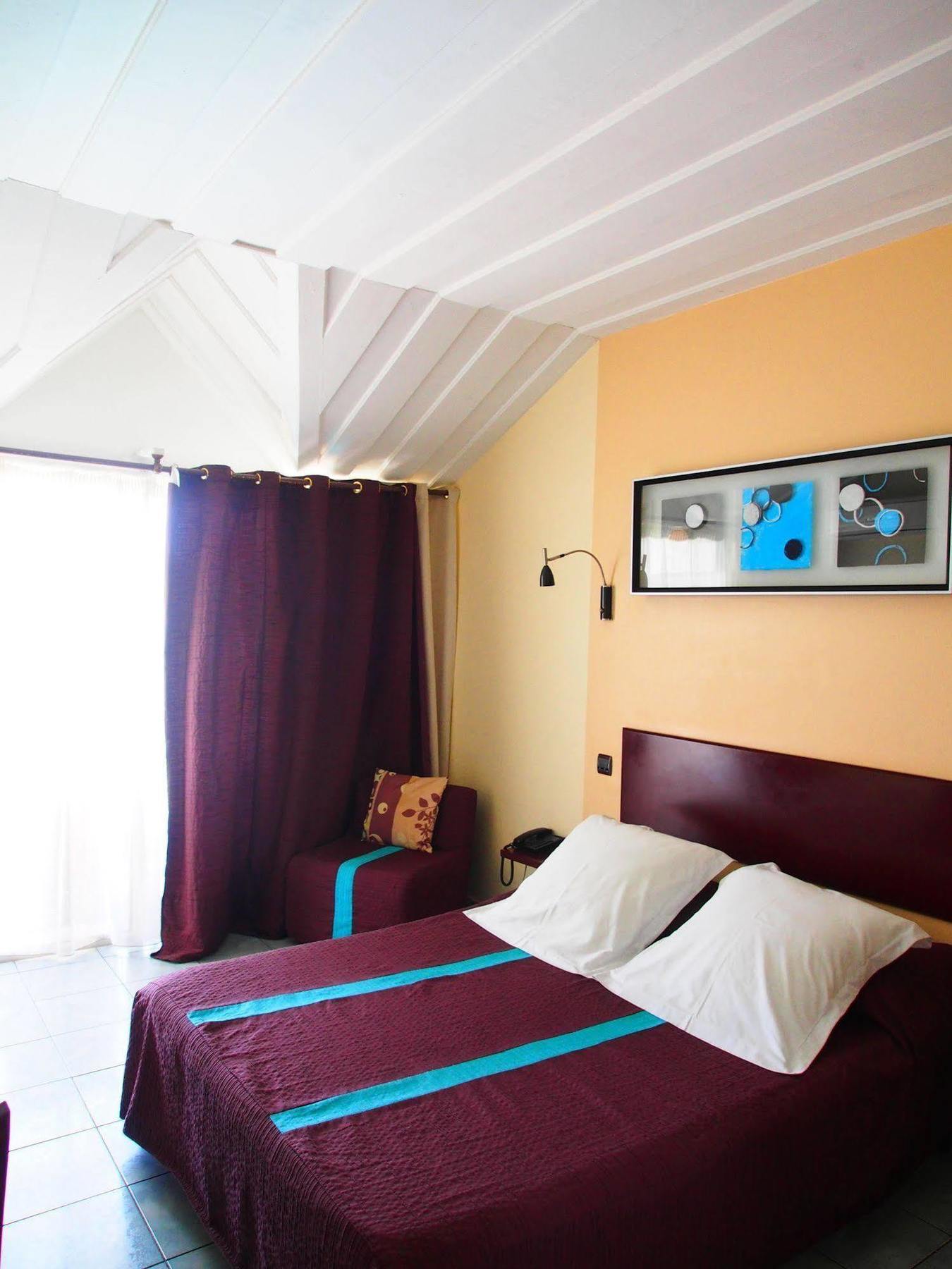 Latitude 21 Hotel Saint-Gilles Les Bains Exterior photo